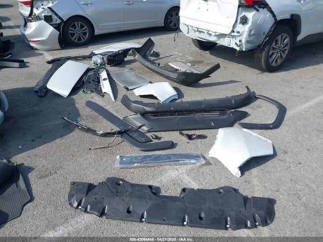 JTMC1RFV9RJ030848 Toyota Rav4 Xle Premium
