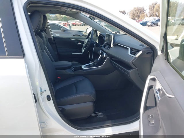 JTMC1RFV9RJ030848 Toyota Rav4 Xle Premium