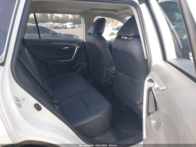 JTMC1RFV9RJ030848 Toyota Rav4 Xle Premium