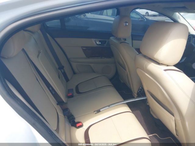 2012 JAGUAR XF SAJWA0HB2CLS27580 Photo 7