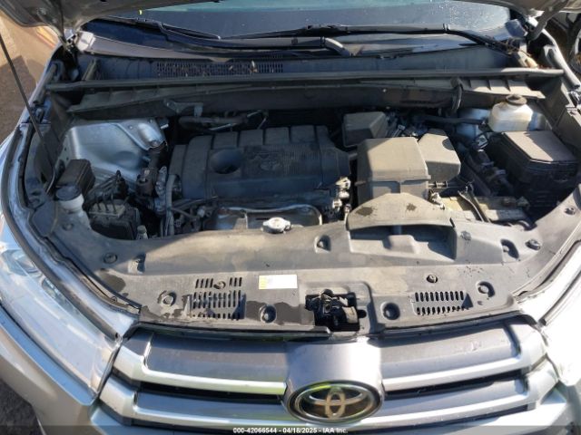 5TDZARFH5KS056957 Toyota Highlander Le