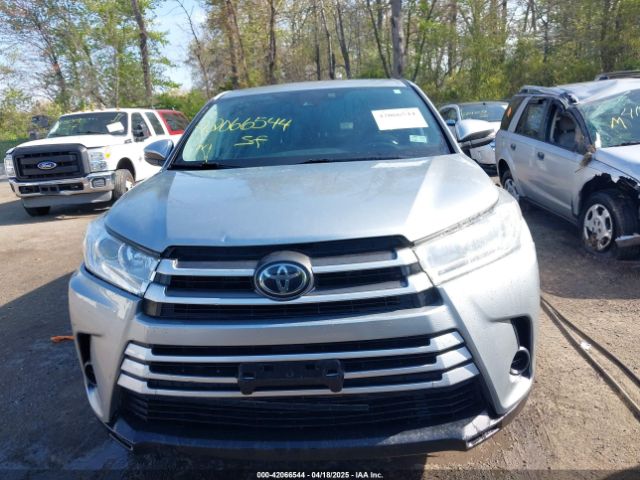 5TDZARFH5KS056957 Toyota Highlander Le