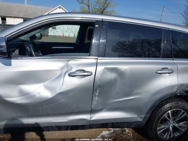 5TDZARFH5KS056957 Toyota Highlander Le