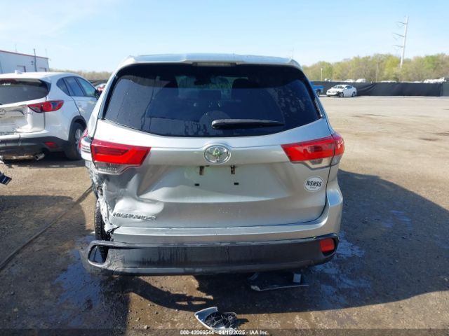 5TDZARFH5KS056957 Toyota Highlander Le