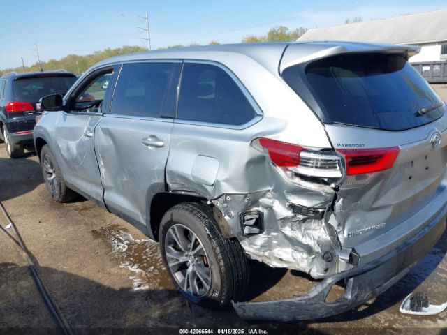 5TDZARFH5KS056957 Toyota Highlander Le