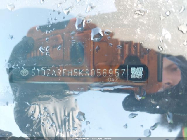 5TDZARFH5KS056957 Toyota Highlander Le
