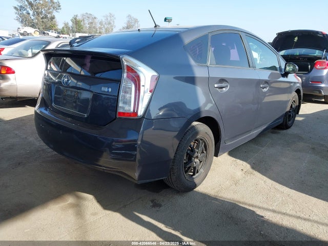JTDKN3DUXE1771415 Toyota Prius Two