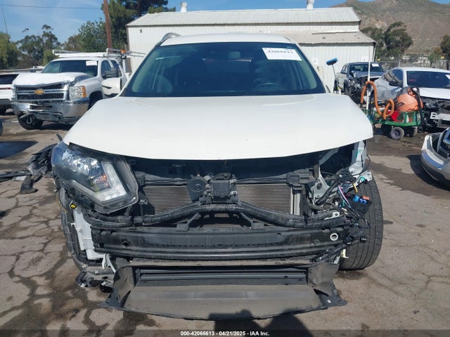JN8AT2MT4KW255007 Nissan ROGUE SV