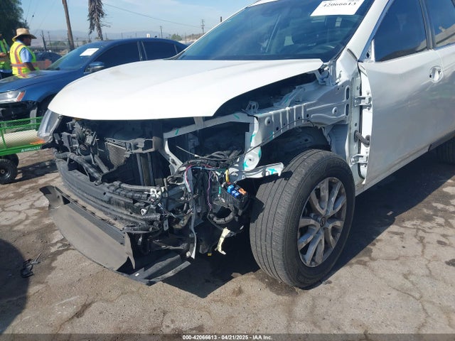 JN8AT2MT4KW255007 Nissan ROGUE SV