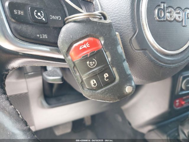 1C4HJXEG0JW245118 Jeep Wrangler Unlimited Sahara 4x4