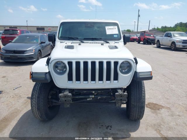 1C4HJXEG0JW245118 Jeep Wrangler Unlimited Sahara 4x4