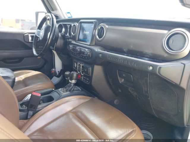 1C4HJXEG0JW245118 Jeep Wrangler Unlimited Sahara 4x4