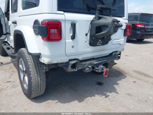 1C4HJXEG0JW245118 Jeep Wrangler Unlimited Sahara 4x4