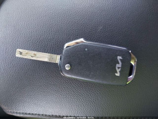 KNDJ23AU6N7178009 KIA SOUL LX