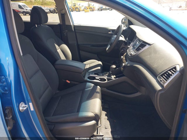 KM8J23A42HU423096 Hyundai TUCSON SE