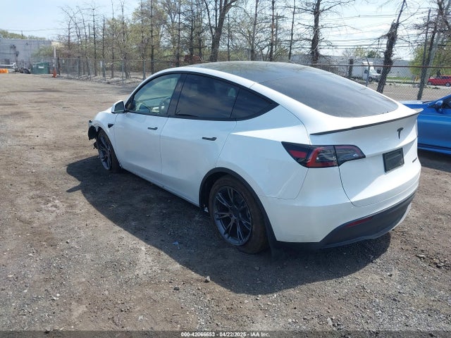 2025 TESLA MODEL Y 7SAYGAEE6SF238189 Photo 2
