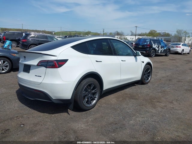 2025 TESLA MODEL Y 7SAYGAEE6SF238189 Photo 3