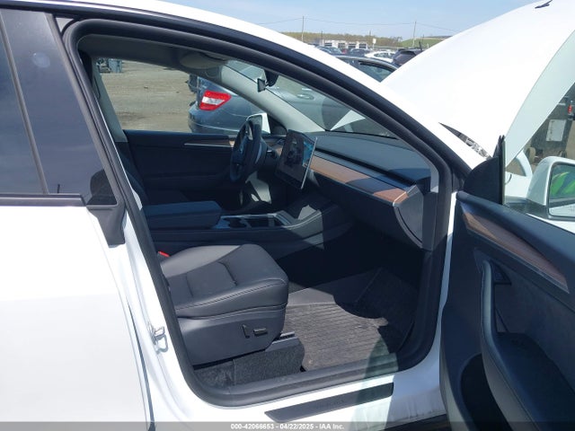 2025 TESLA MODEL Y 7SAYGAEE6SF238189 Photo 4