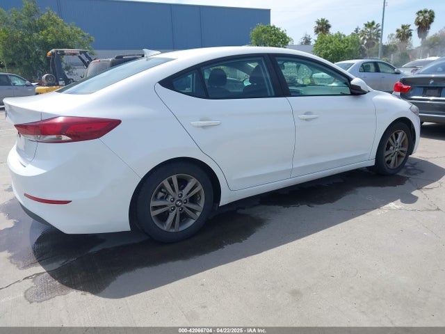 5NPD84LF7JH328523 Hyundai ELANTRA SEL