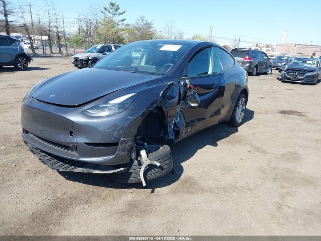 2024 TESLA MODEL Y 7SAYGDEE2RA281016 Photo 1