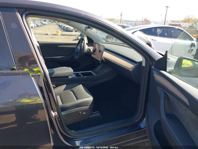 2024 TESLA MODEL Y 7SAYGDEE2RA281016 Photo 4