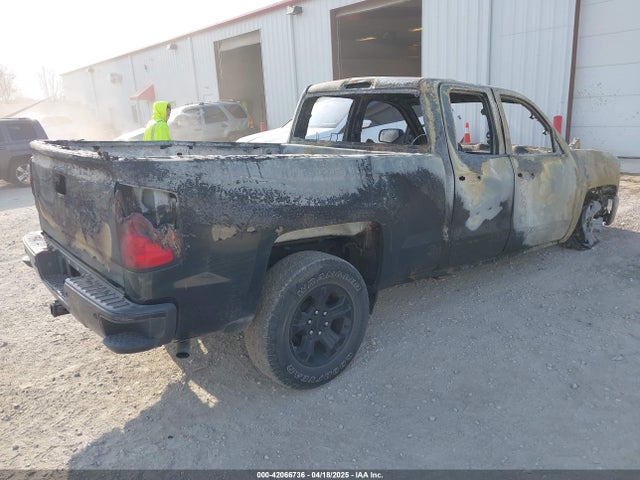 1GCVKREC6JZ231652 Chevrolet Silverado 1500 2lt