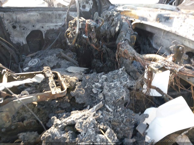 1GCVKREC6JZ231652 Chevrolet Silverado 1500 2lt