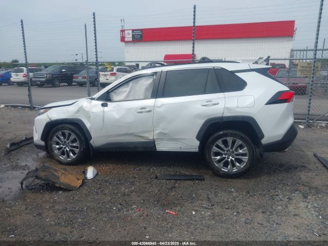 2T3C1RFV3RW311870 Toyota Rav4 Xle Premium