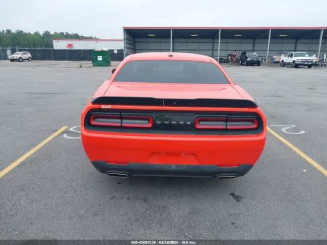 2C3CDZAG0JH339067 Dodge Challenger Sxt