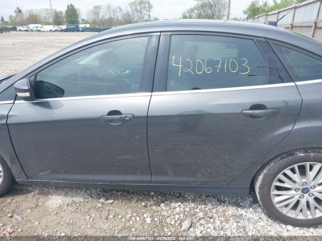 1FADP3J25JL326977 Ford Focus Titanium