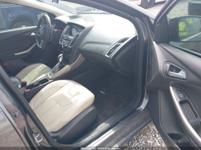 1FADP3J25JL326977 Ford Focus Titanium