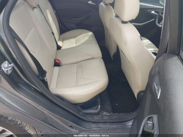 1FADP3J25JL326977 Ford Focus Titanium