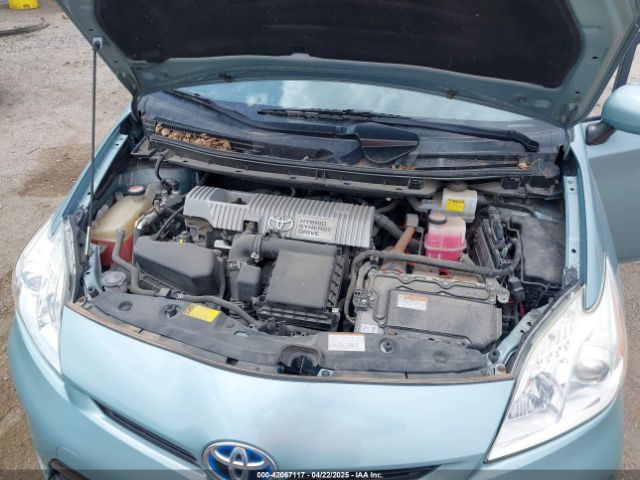 JTDKN3DU0F1885117 Toyota Prius Two