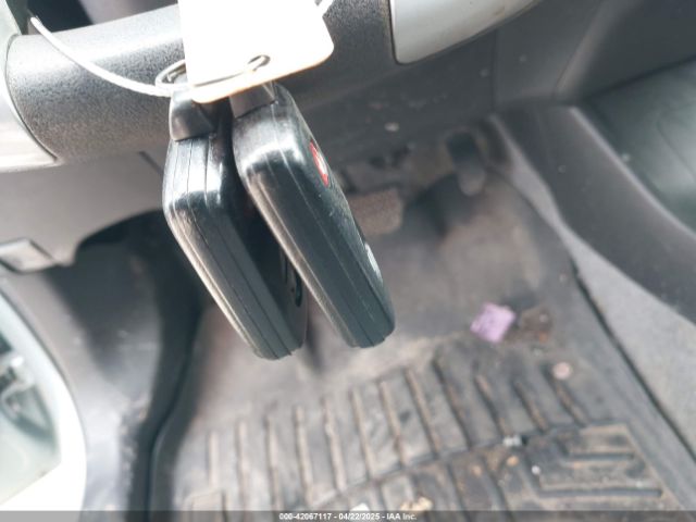 JTDKN3DU0F1885117 Toyota Prius Two