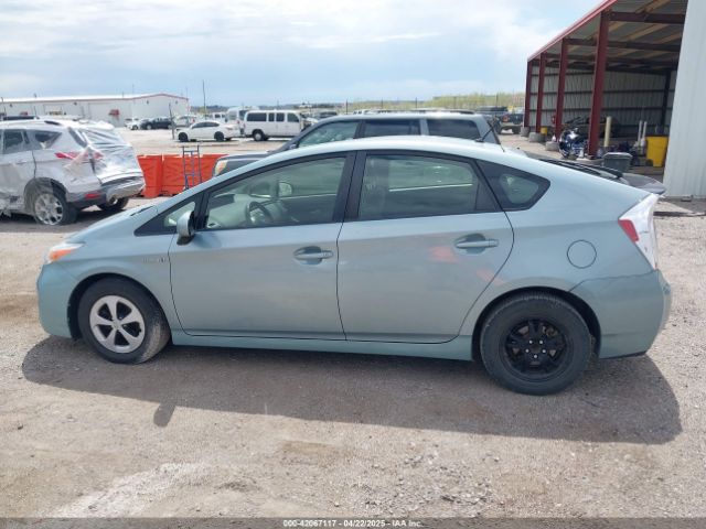 JTDKN3DU0F1885117 Toyota Prius Two