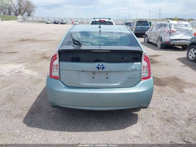 JTDKN3DU0F1885117 Toyota Prius Two