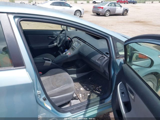 JTDKN3DU0F1885117 Toyota Prius Two