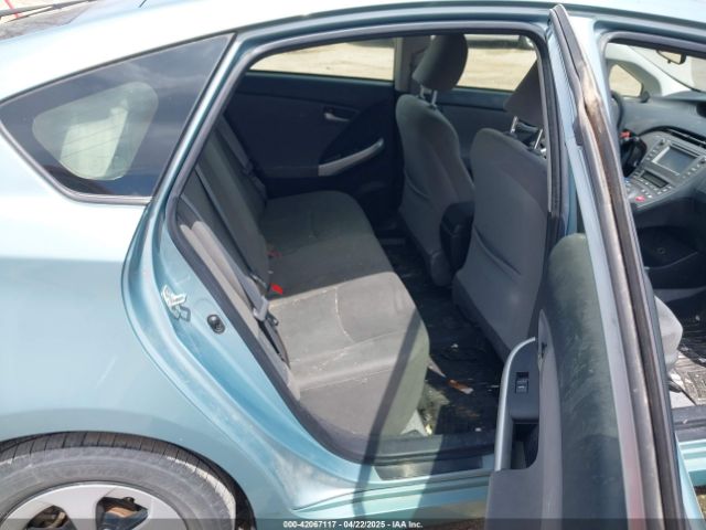 JTDKN3DU0F1885117 Toyota Prius Two