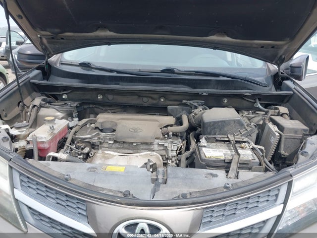 2T3ZFREV1FW173688 Toyota RAV4 LE