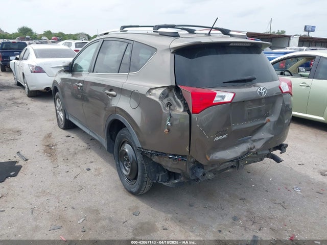 2T3ZFREV1FW173688 Toyota RAV4 LE