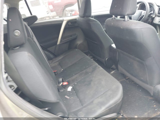 2T3ZFREV1FW173688 Toyota RAV4 LE