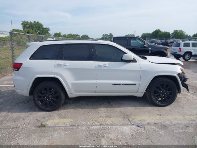 1C4RJEAG1HC915852 Jeep Grand Cherokee Altitude 4x2