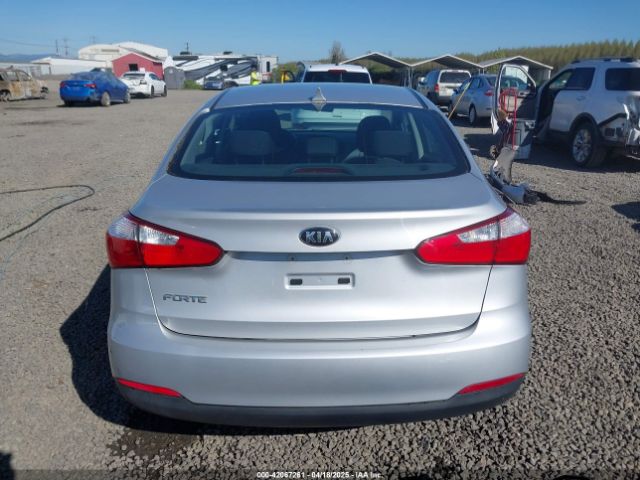 KNAFK4A66G5577026 KIA FORTE LX