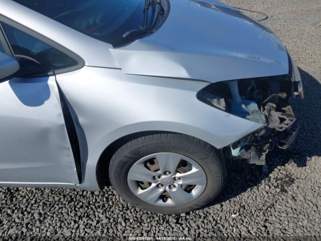 KNAFK4A66G5577026 KIA FORTE LX