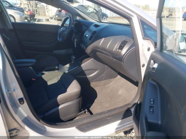 KNAFK4A66G5577026 KIA FORTE LX