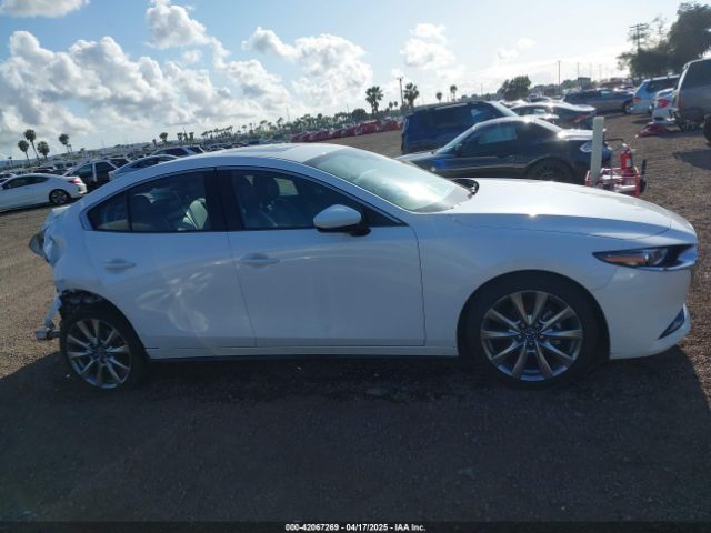 3MZBPAEM3LM132772 Mazda Mazda3 Premium Package