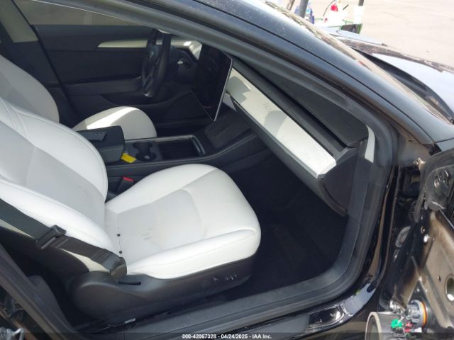 5YJ3E1EB8NF197023 Tesla 2022