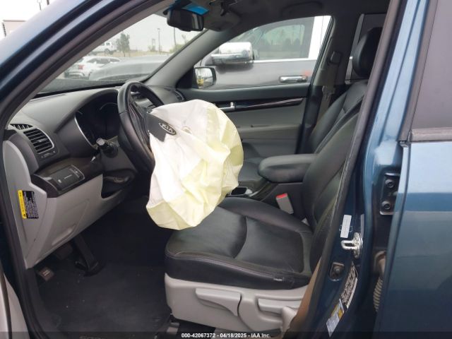 5XYKT3A66EG440701 KIA SORENTO LX