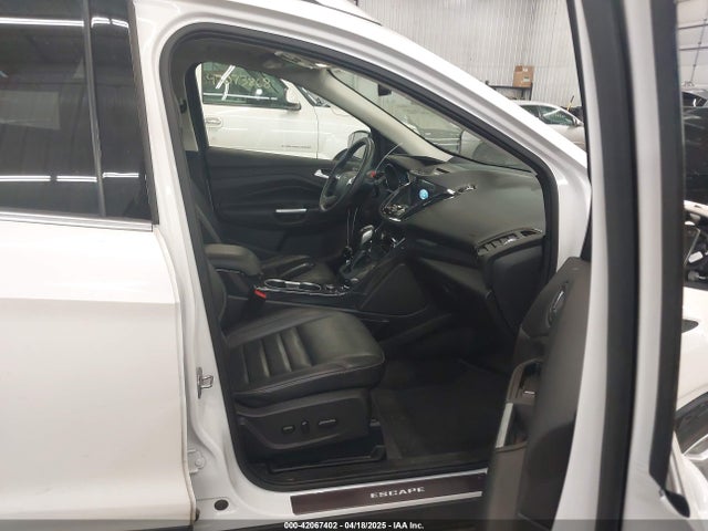 1FMCU9J9XGUC48953 Ford Escape Titanium