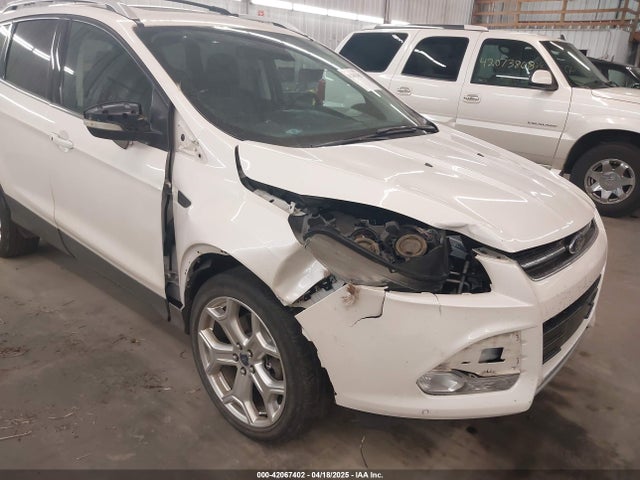 1FMCU9J9XGUC48953 Ford Escape Titanium